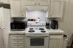 36064 Butternut Dr, Ridge Manor Estates, FL 33597 - Photo 9