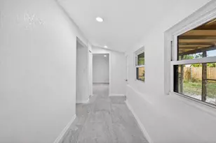 5801 Magnolia St N, Saint Petersburg, FL 33703 - Photo 15
