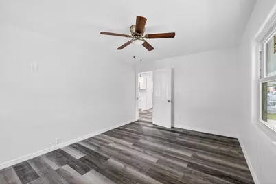 5801 Magnolia Street N, Saint Petersburg, FL 33703 - Photo 11
