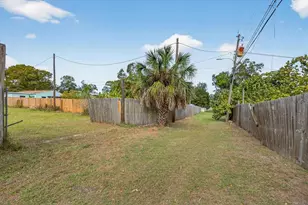 5801 Magnolia St N, Saint Petersburg, FL 33703 - Photo 21