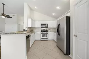 12327 Glenfield Ave, Tampa, FL 33626 - Photo 9
