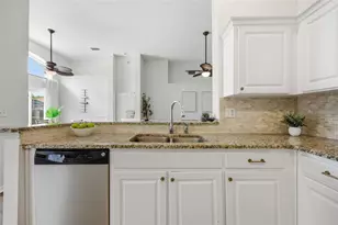 12327 Glenfield Ave, Tampa, FL 33626 - Photo 11