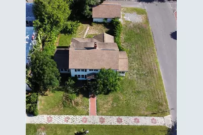 255 19th Avenue NE, Saint Petersburg, FL 33704 - Photo 1