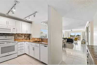 719 Pinellas Bayway S #301, Saint Petersburg, FL 33715 - Photo 9