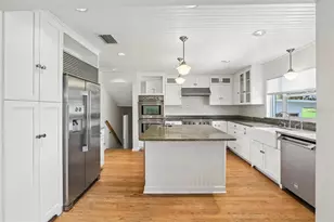 6827 Tequesta Dr, Seminole, FL 33777 - Photo 13