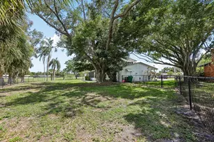 6827 Tequesta Dr, Seminole, FL 33777 - Photo 41