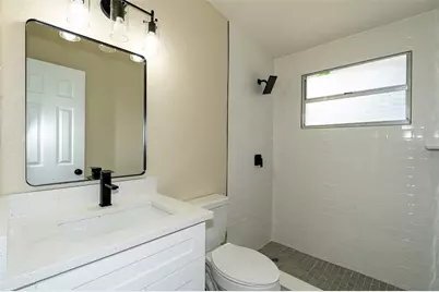 8325 Endive Avenue, Tampa, FL 33619 - Photo 11
