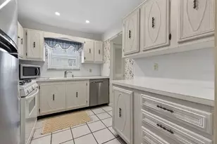 5357 81st St N, Saint Petersburg, FL 33709 - Photo 3