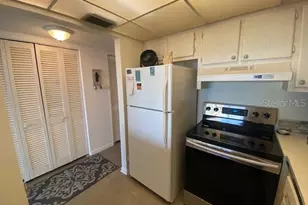 4575 Cove Cir, Saint Petersburg, FL 33708 - Photo 11