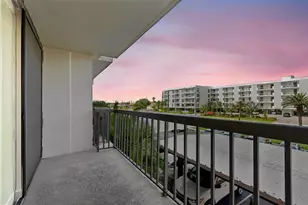 400 Island Way, Clearwater Beach, FL 33767 - Photo 29