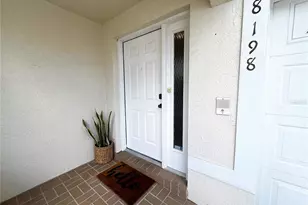 8198 Eagles Park Dr, Saint Petersburg, FL 33709 - Photo 3