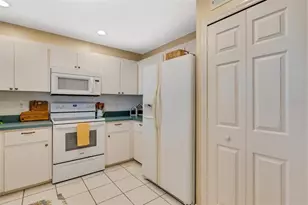 8198 Eagles Park Dr, Saint Petersburg, FL 33709 - Photo 13