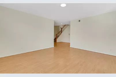 8198 Eagles Park Dr, Saint Petersburg, FL 33709 - Photo 11