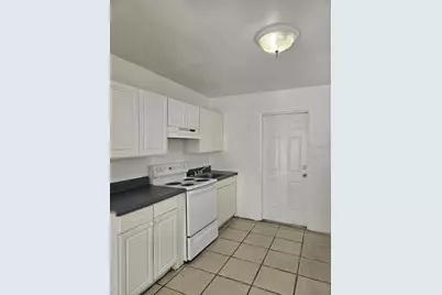 1147 32nd Street S, Saint Petersburg, FL 33712 - Photo 3