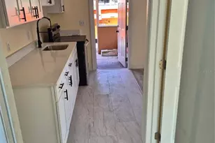 5680 28th St N, Saint Petersburg, FL 33714 - Photo 9