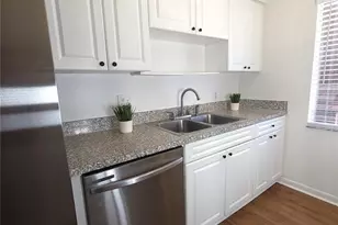 7606 Abbey Ln, Tampa, FL 33617 - Photo 11