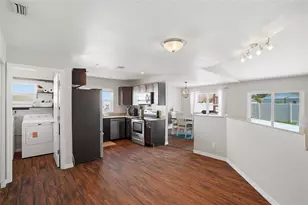 8405 Somerset Dr, Largo, FL 33773 - Photo 11