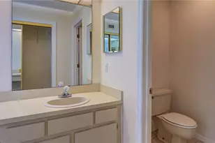 15206 W Pond Woods Dr, Tampa, FL 33618 - Photo 37