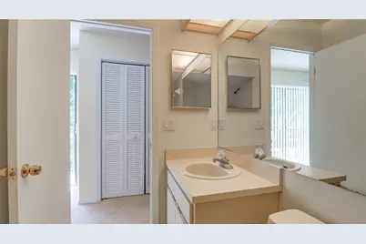 15206 W Pond Woods Drive, Tampa, FL 33618 - Photo 45