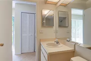 15206 W Pond Woods Dr, Tampa, FL 33618 - Photo 45