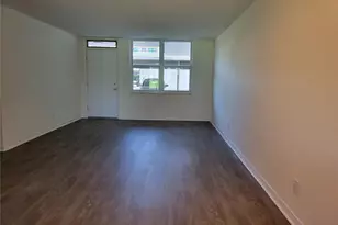 4880 Locust St NE, Saint Petersburg, FL 33703 - Photo 5