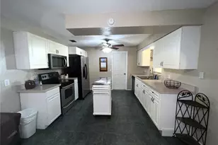 6221 Lullabye Ln, Zephyrhills, FL 33541 - Photo 7