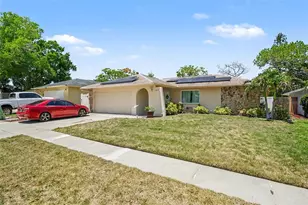 2627 Surrey Dr, Palm Harbor, FL 34684 - Photo 3