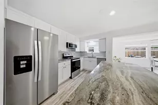 1565 Connecticut Ave NE, Saint Petersburg, FL 33703 - Photo 11