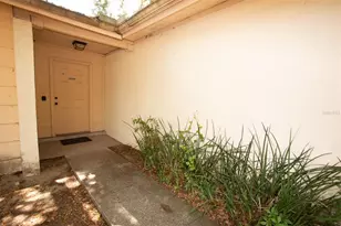 1363 Corner Oaks Dr, Brandon, FL 33510 - Photo 3