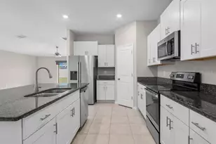 6823 King Crk Dr, Sun City Center, FL 33573 - Photo 11