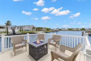 124 Americana Ct NE, Saint Petersburg, FL 33702 - Photo 1