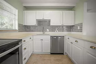 1511 35th Ave N, Saint Petersburg, FL 33704 - Photo 9