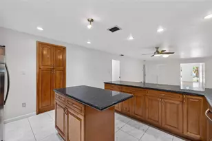 1903 Oro Ct, Clearwater, FL 33764 - Photo 11