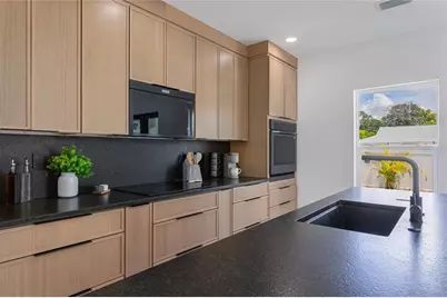 4601 Queensboro Avenue S, Saint Petersburg, FL 33711 - Photo 9