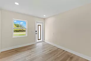 4430 Carson St NE, Saint Petersburg, FL 33703 - Photo 5
