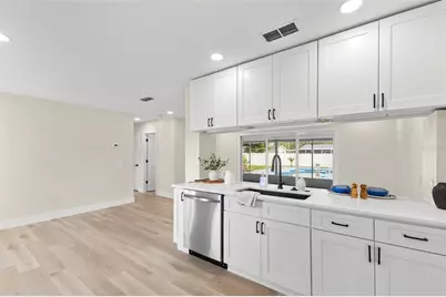4430 Carson Street NE, Saint Petersburg, FL 33703 - Photo 7