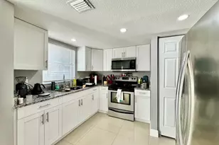 5216 Tennis Ct Cir, Tampa, FL 33617 - Photo 11