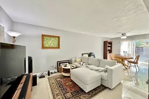 5216 Tennis Ct Cir, Tampa, FL 33617 - Photo 5