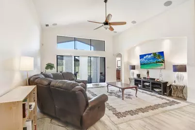 15723 Starling Water Drive, Lithia, FL 33547 - Photo 9
