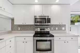 7656 Palm Aire Ln, Sarasota, FL 34243 - Photo 17