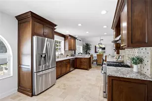 9149 Maple Ct, Seminole, FL 33777 - Photo 9