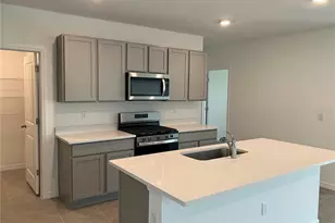 35694 Kinsey Pt, Zephyrhills, FL 33541 - Photo 5