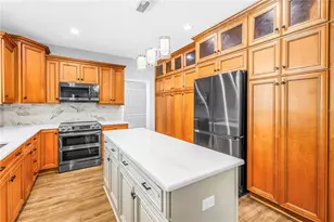 12399 Oaks Ln, Seminole, FL 33772 - Photo 9