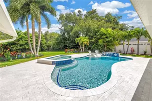 12399 Oaks Ln, Seminole, FL 33772 - Photo 3