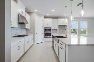 712 Sky Shade Dr, Apollo Beach, FL 33572 - Photo 7