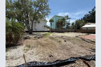 8586 E Bay Drive, Treasure Island, FL 33706 - Photo 3