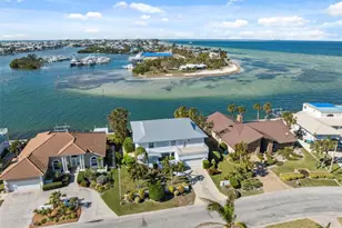 727 Key Royale Dr, Holmes Beach, FL 34217 - Photo 67