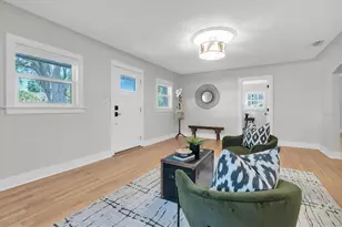 6921 Mango Ave S, Saint Petersburg, FL 33707 - Photo 9