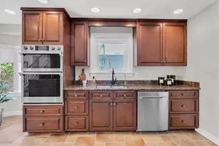 6921 Mango Ave S, Saint Petersburg, FL 33707 - Photo 15