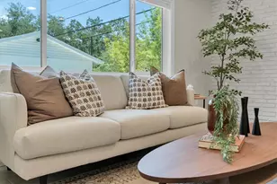 6921 Mango Ave S, Saint Petersburg, FL 33707 - Photo 21